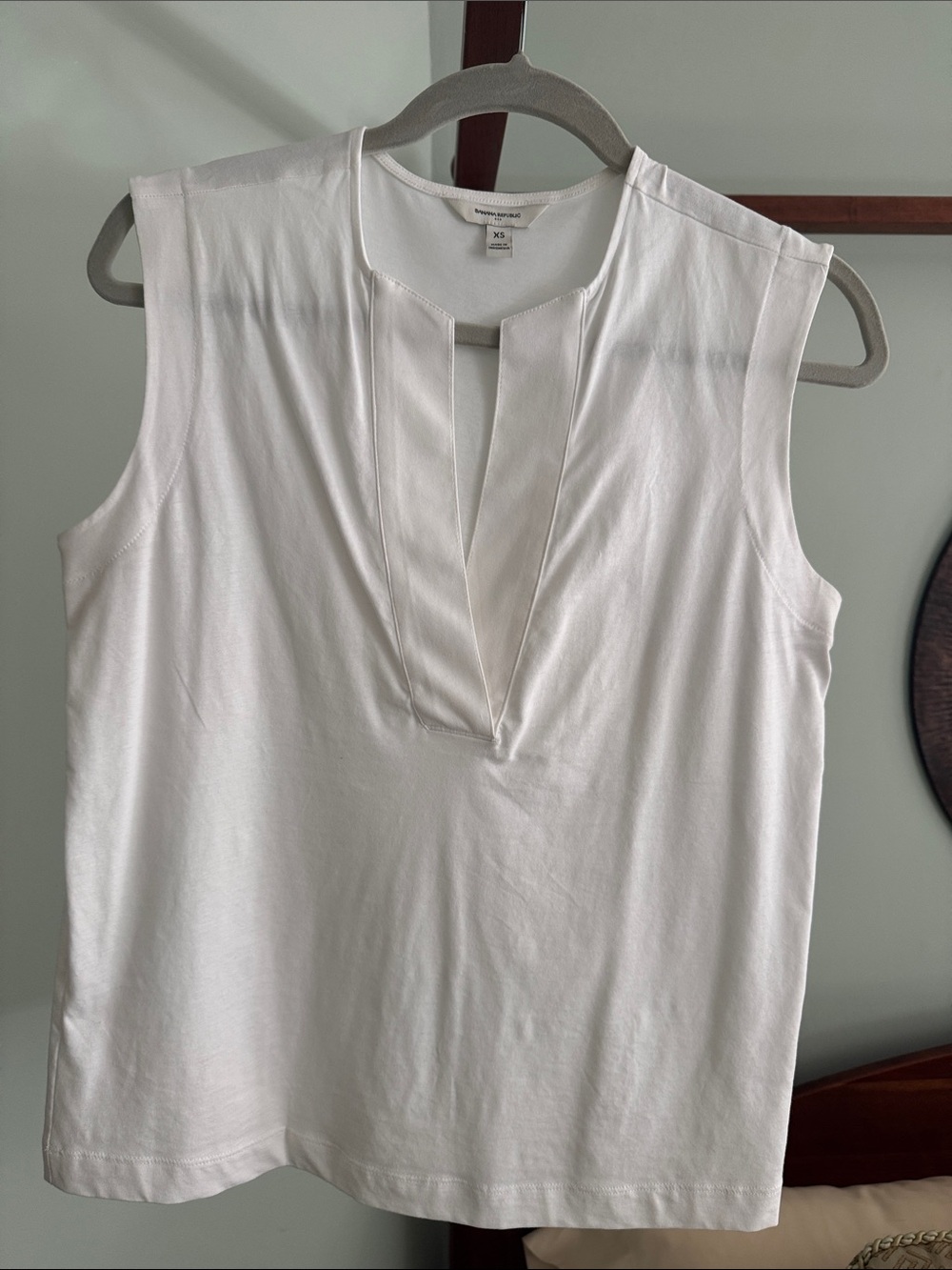 Banana Republic Premium Cotton Split-Neck Shell White XS